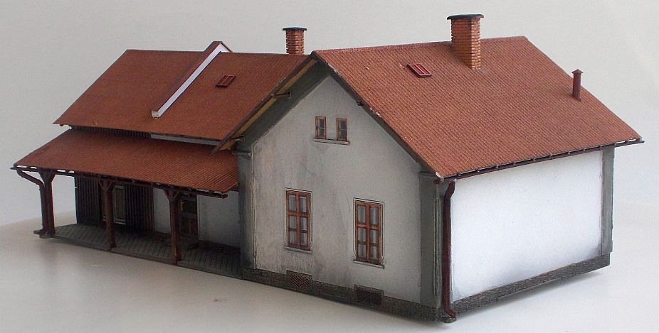 Výpravní budova LV/H ZvKČ (Rataje) TT