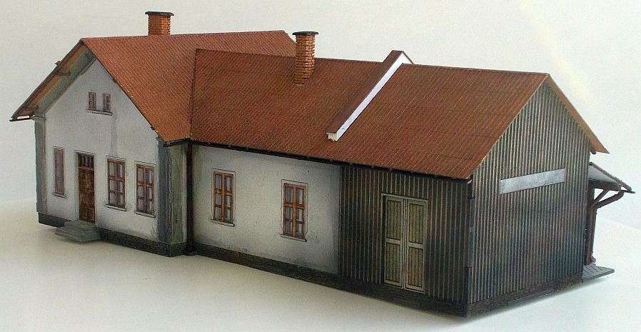 Výpravní budova LV/H ZvKČ (Rataje) TT