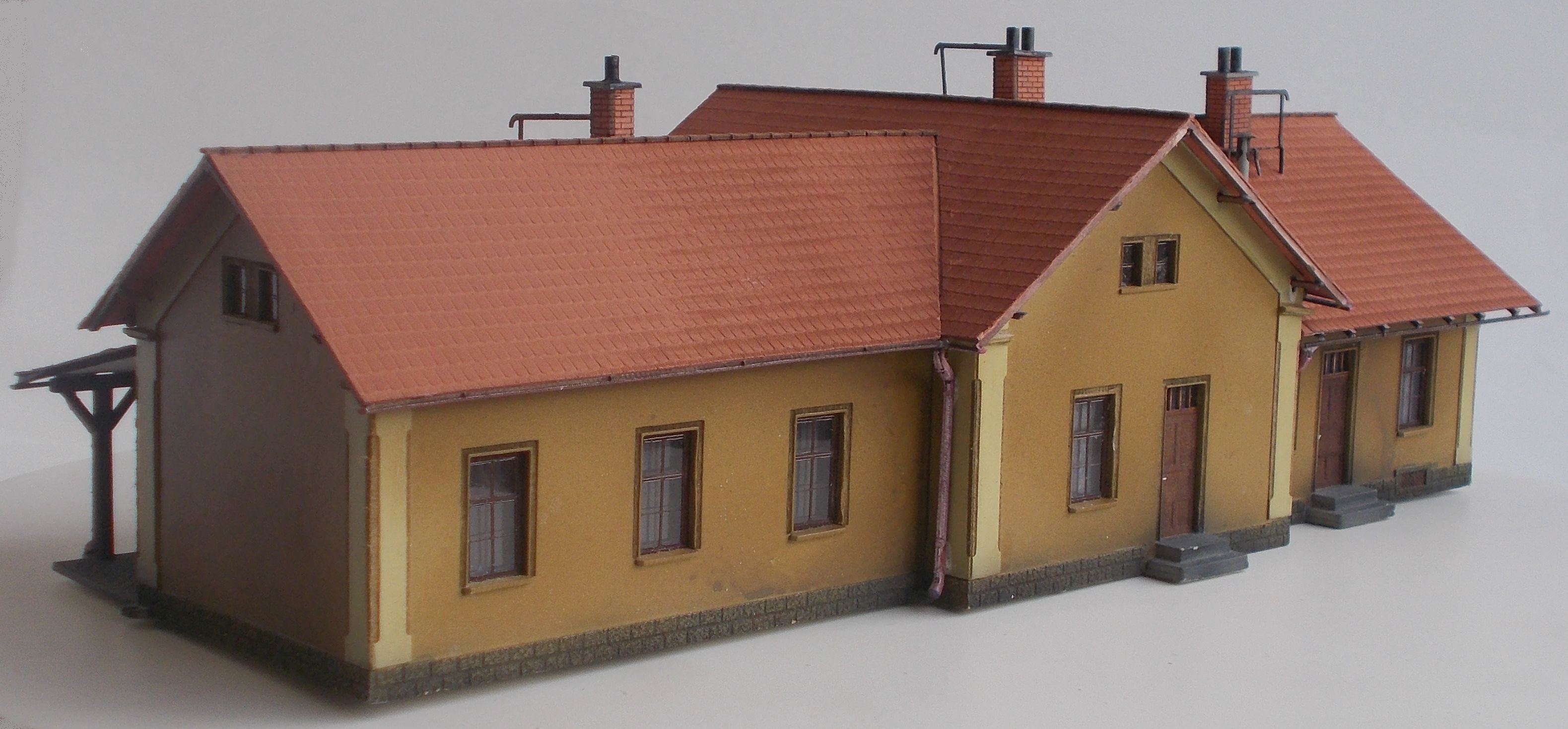 Výpravní budova "Dalovice" TT