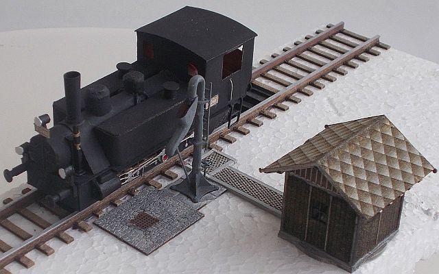 Studna s kalovou jámou a vod.jeřábem H0